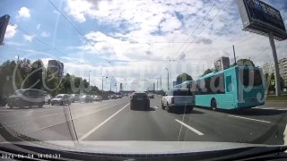 Видео ДТП с автобусом на Володарском мосту в Петербурге