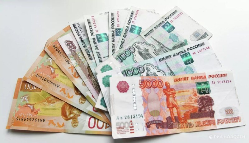 Количество российских регионов со средней зарплатой выше 100 тысяч рублей достигло двадцати