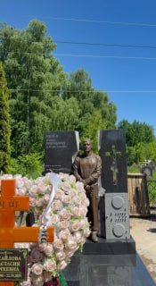 В Балашихе на могиле Паши Техника установили бронзовую статую