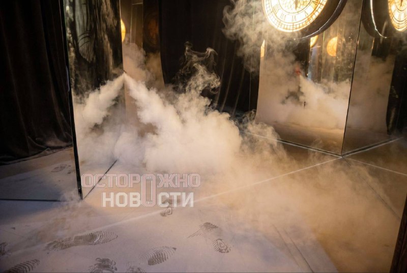 В Петербурге пьяные посетители сорвали огнетушитель на выставке, что привело к эвакуации и ущербу