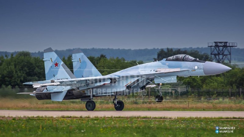 Серийный многоцелевой истребитель Су-35С ВКС России