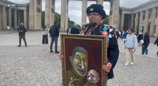 Художник Семен Скрепецкий провел акцию в Берлине в День России