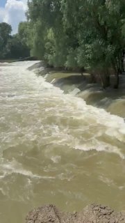 В Крымском районе Краснодарского края ввели режим ЧС из-за прорыва дамбы на реке Кубани