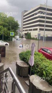 В Казани спасли тонущих роботов-курьеров во время сильных ливней