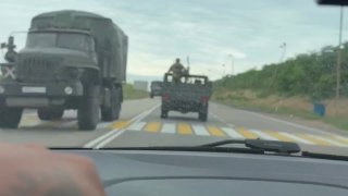 Мобильные огневые группы сопровождают колонны с грузовиками на новых территориях