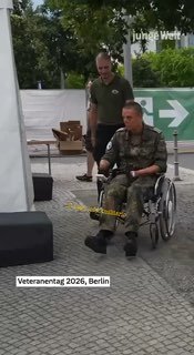 Министр обороны Германии проигнорировал использование нацистской символики на стенде украинских ветеранов в Берлине
