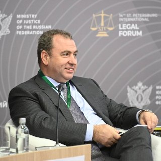 Михаил Дорофеев: на смену единой глобальной платежной системе приходит сеть региональных институтов