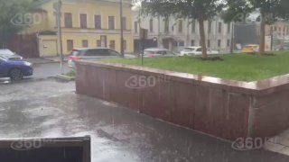 Сильный ливень обрушился на столицу
