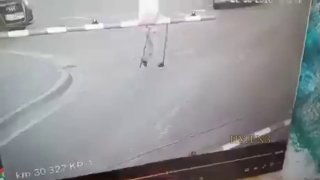 В Польше женщина едва не попала под поезд