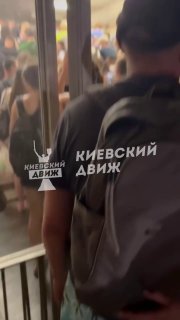 Жители Киева массово спустились в метро из-за мощного ливня и грозы
