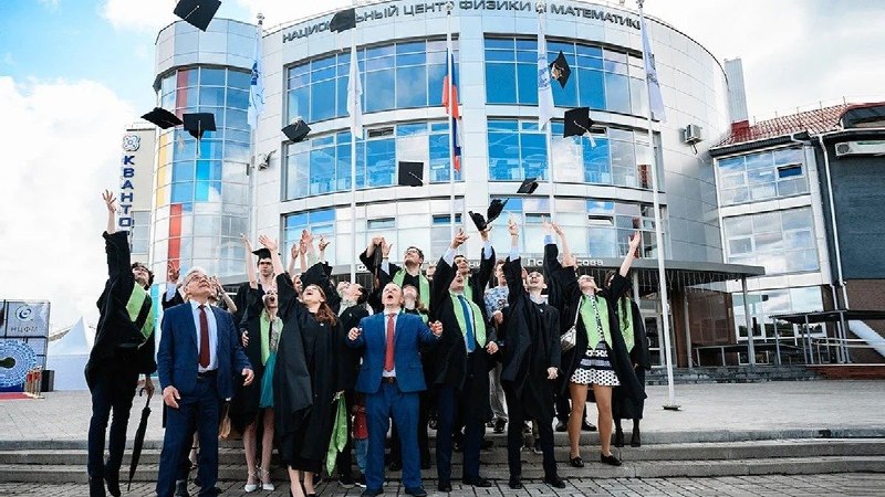 В филиале «МГУ Саров» состоялся четвёртый выпуск магистров
