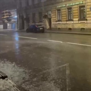 В Питере объявили «жёлтый» уровень погодной опасности из-за ливня