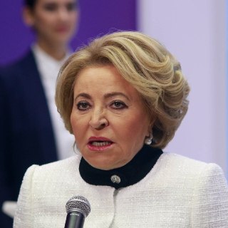Матвиенко призвала россиян к созданию семьи и рождению троих детей к 35 годам