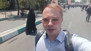 Температура в Тегеране во время церемонии прощания с Али Хаменеи достигала 36 градусов