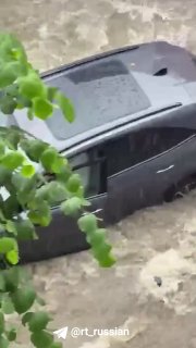 Сильные ливни затопили улицы и здания в Стамбуле