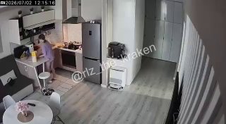 Челябинские зумеры смотрят обучающие видео о пожарной безопасности спиной и без звука
