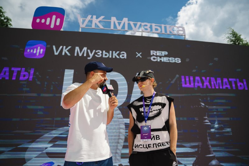 Lida сыграл в быстрые шахматы с фанатами на VK Fest