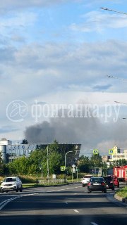 Во Фрунзенском районе Петербурга горит ангар в промзоне