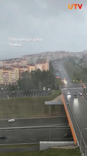 В Уфе поток воды после ливня едва не снёс людей