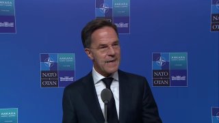 Генсек НАТО обратился к Путину и России с заявлением о защите демократии и территорий