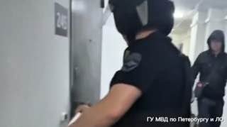 В Буграх задержали мужчину, предлагавшего услуги по «пробиву» данных, со сбытом наркотиков