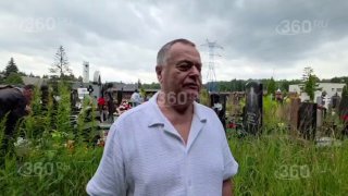 Отец Жанны Фриске рассказал о традициях поклонников в день рождения певицы
