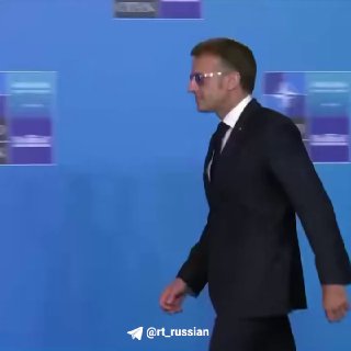 Макрона троллят за использование тёмных очков на саммите НАТО