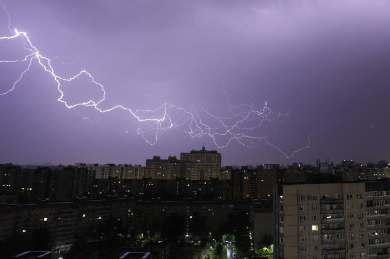Грозы накроют Ленобласть уже завтра, — МЧС
