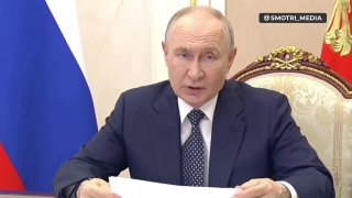 Путин поручил принять решение о выделении субсидий Крыму и Севастополю на закупку топлива