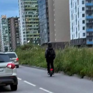 В Питере маньяк на моноколесе совершает серию домогательств к девушкам