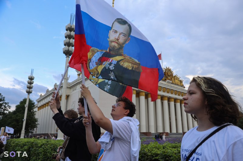 На ВДНХ прошла «альтернатива гей-парадам»: «Парад семьи»