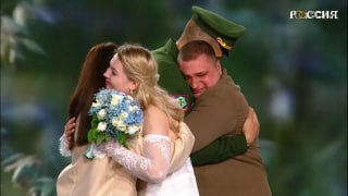 Мужская дружба на сцене НЦ «Россия» во время свадебного фестиваля