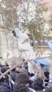 Аргентинские болельщики пронесли мумию Тутанхамона по улицам Сан-Хуана после победы над Египтом