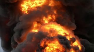 Масштабный пожар в Киевской области после прилета по объекту инфраструктуры