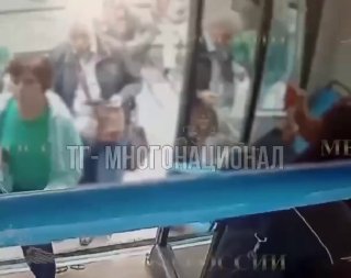 Абу-бандиты напали на женщину-контролёра, чтобы не платить за проезд