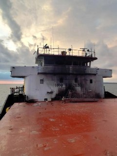 Последствия удара БПЛА по сухогрузу в Азовском море