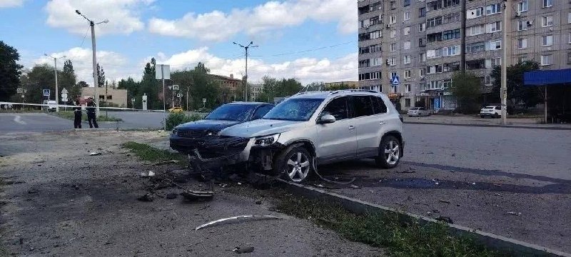 Атака ВСУ на парковку в Первомайске: есть пострадавший и поврежденные автомобили