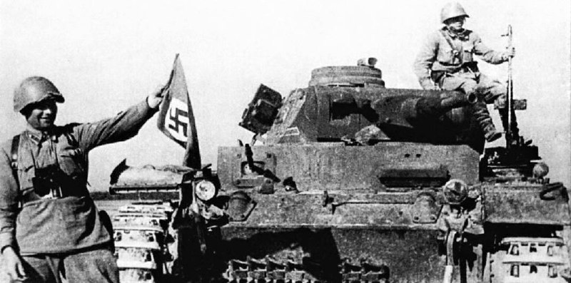 История создания очерка «Горячий день» К. Симонова и фоторепортажа П. Трошкина на Буйничском поле