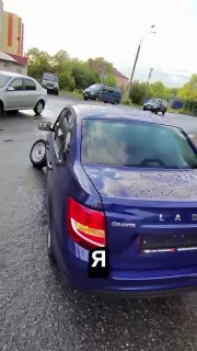 В Сети обсуждают видео с отлетевшим колесом у автомобиля ВАЗа