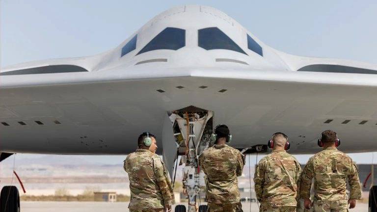 ВВС США вернулись к схеме с двумя пилотами для бомбардировщиков B-21 Raider