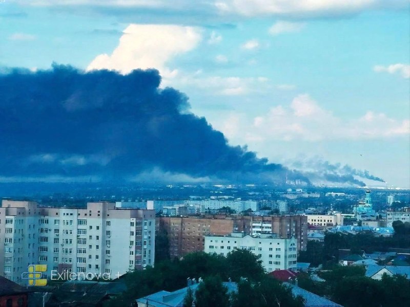 На Сызранском НПЗ в Самарской области возник пожар после ночного удара ВСУ