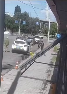 В Днепре представитель ТЦК разбил телефон прохожего во время уличного конфликта