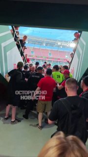 На матче «Локомотива» и «Спартака» в Москве возникла давка из-за запрета МВД покидать трибуны