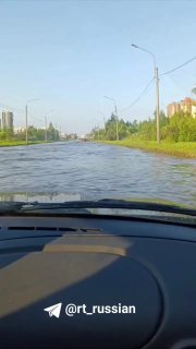 В Санкт-Петербурге после мощного ливня остаются затопленными дороги и задерживаются рейсы в Пулково
