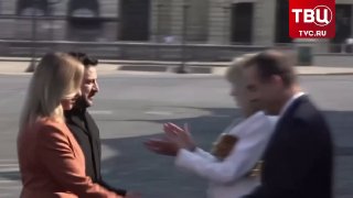 Бриджит Макрон зацеловала Зеленского на глазах его жены
