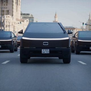 В Москве заметили кортеж кибертраков Tesla от компании BORK