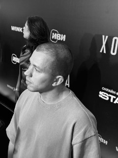 В театре «Каро 11 Октябрь» состоялась премьера сольного спектакля Юлии Аксеновой «Холод»