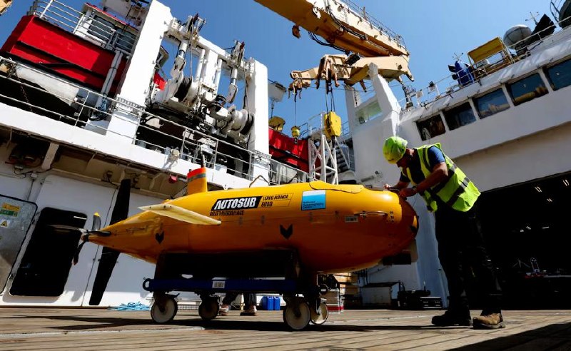 Робот Boaty McBoatface отправился исследовать тающие ледники Гренландии