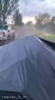 Момент прилета российского FPV-дрона по автомобилю с боевиками ВСУ
