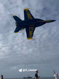 Руководство ВМС США начало проверку из-за опасного маневра пилотов над отдыхающими во Флориде